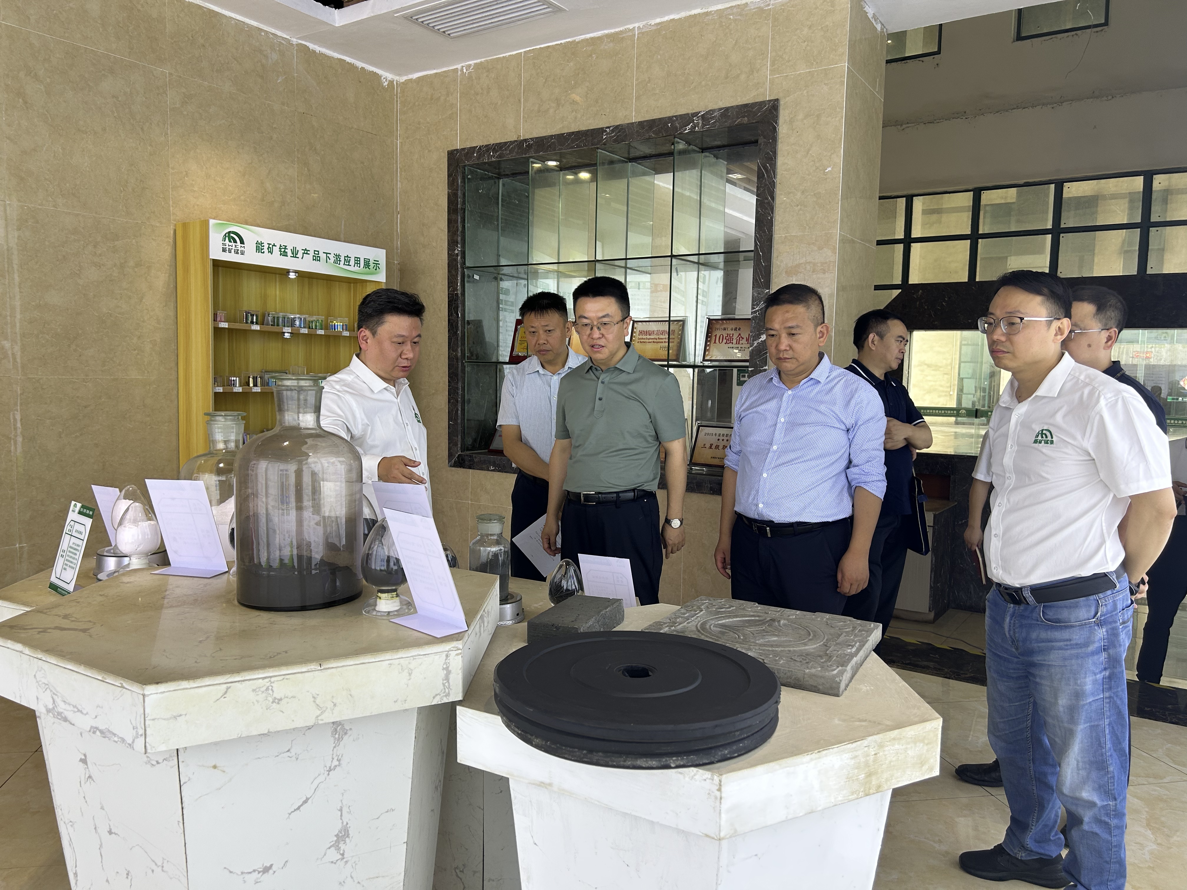 銅仁市委副書記、市委政法委書記史麒麟帶隊到能礦錳業(yè)調(diào)研